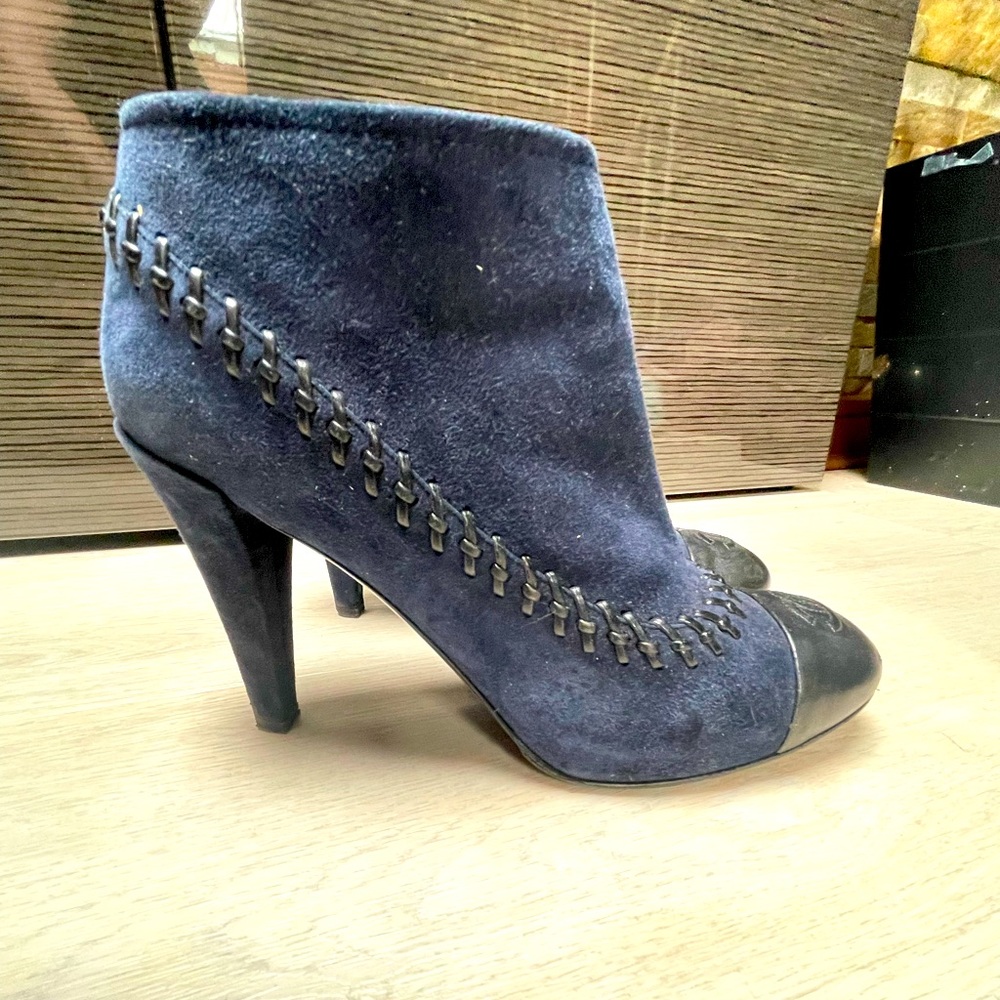CHANEL booties. Size 42